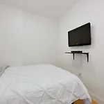 Apartment Cityscape 2 Bedroom Unit Prime Location New York