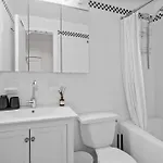 Stylish Manhattan Escape In Prime Spot