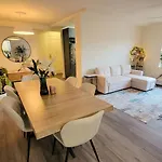 Spacious Luxury 1br With Empire State Building Views Apartment