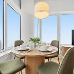 Greenpoint 1br W Work Setup By Anyplace - 11741 Apartment *