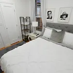 Cityscape 2 Bedroom Unit Prime Location Apartment *
