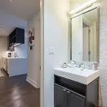 Luxury With Gym & Pool * New York