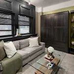 Centrally Located In Nyc Walk To Time Square * New York