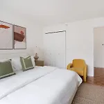Apartment 43-20a Newly Furnished 1br- Full Service Doorman Laundry Gym Business Center