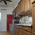 Apartment The Heights Haven, Spacious 6 Bedrooms Townhouse With Patio