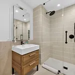 Greenpoint 1br W Work Setup By Anyplace - 11740 Apartment New York