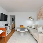 Chic 1 Bedroom In Midtown Manhattan Apartment