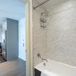 Spacious Luxury With Wash And Dryer *