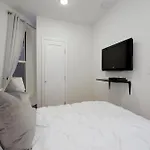 Cityscape 2 Bedroom Unit Prime Location Apartment *