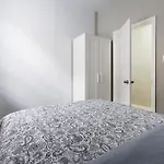 Spacious 4 Bedroom For Family And Group Apartment New York