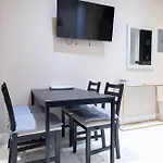 Comfy 2 Bedroom On Park West