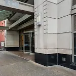 43-20a Newly Furnished 1br- Full Service Doorman Laundry Gym Business Center Apartment *