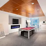 43-20a Newly Furnished 1br- Full Service Doorman Laundry Gym Business Center New York