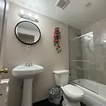 31 Street Broadway Apartment *