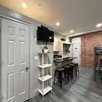 Apartment 31 Street Broadway *