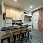 Apartment 31 Street Broadway