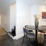 Newly Renovated 2Br W Backyard