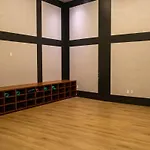 Lux Bronx Apt Rooftop, Pool, Gym, Cinema