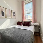 Midtown Manor Apartment New York