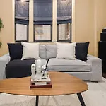 Beautiful Apt Near Times Square With Gym & Patio