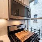 Next To Manhattan 2 Bedrooms - Subway 20 Steps, Manhattan 1 Stop *