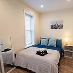 Next To Manhattan 2 Bedrooms - Subway 20 Steps, Manhattan 1 Stop Apartment