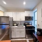 Next To Manhattan 2 Bedrooms Apartment - Subway 20 Steps, Manhattan 1 Stop