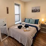 Next To Manhattan 2 Bedrooms - Subway 20 Steps, Manhattan 1 Stop Apartment *