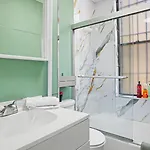 Elegant 3 Bedroom Unit In Lower Manhattan