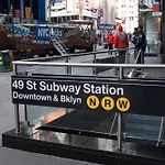 Oyo Times Square 4*