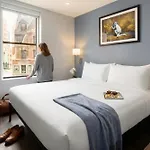 Oyo Times Square 4*