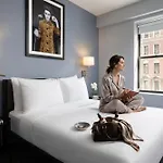 Oyo Times Square 4*