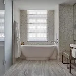 Four Seasons Downtown Hotel