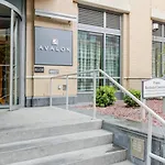 Lic 2Br W Wd Elevator Doorman Nr E River Nyc-851