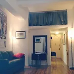 New York City. Xl Studio - Flat Iron. Elevator