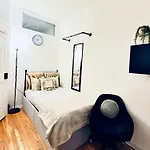 Ues Manhattan Room #1 In Shared Apartment