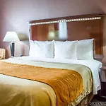 Travelodge By Wyndham Queens Hotel