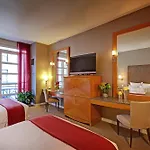 Giraffe By Library Collection Hotel New York