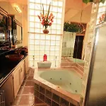 Hotel The International Cozy 3*