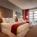 Giraffe By Library Collection Hotel New York
