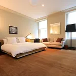 Financial District: Stylish Suite In Luxury Building
