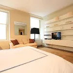 Financial District: Stylish Suite In Luxury Building