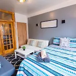 Large Three Bedroom Apartment - Nyc