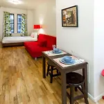 Guggenheim Apartment - A Dinosaurhaus Apartment