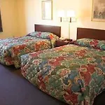 Western Queens Court 3*