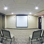 Country & By Radisson, Staten Island 3*