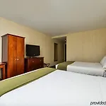Country & By Radisson, Staten Island 3*