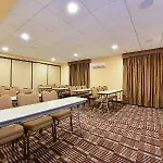 Country & By Radisson, Staten Island Hotel