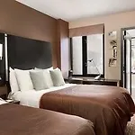 Howard Johnson Soho Hotel 3*