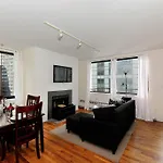 Places4Stay Greenwich Comfort Rooftop